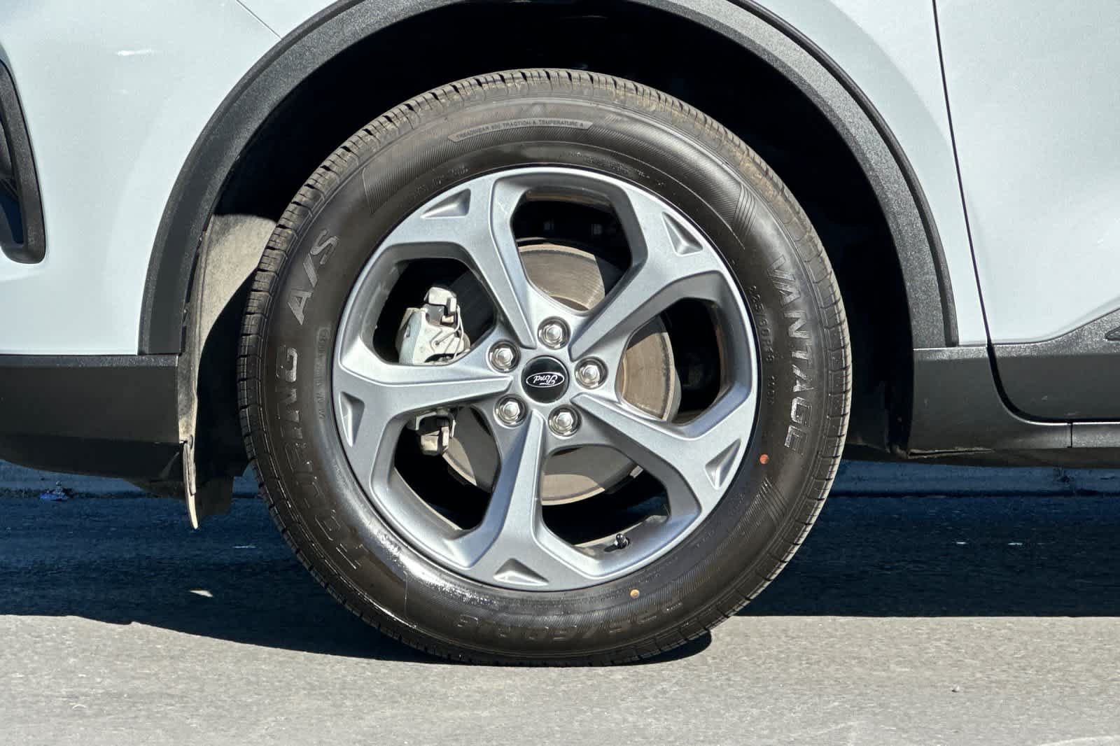 Certified 2025 Ford Escape ST-Line Select AWD/4WD image 26