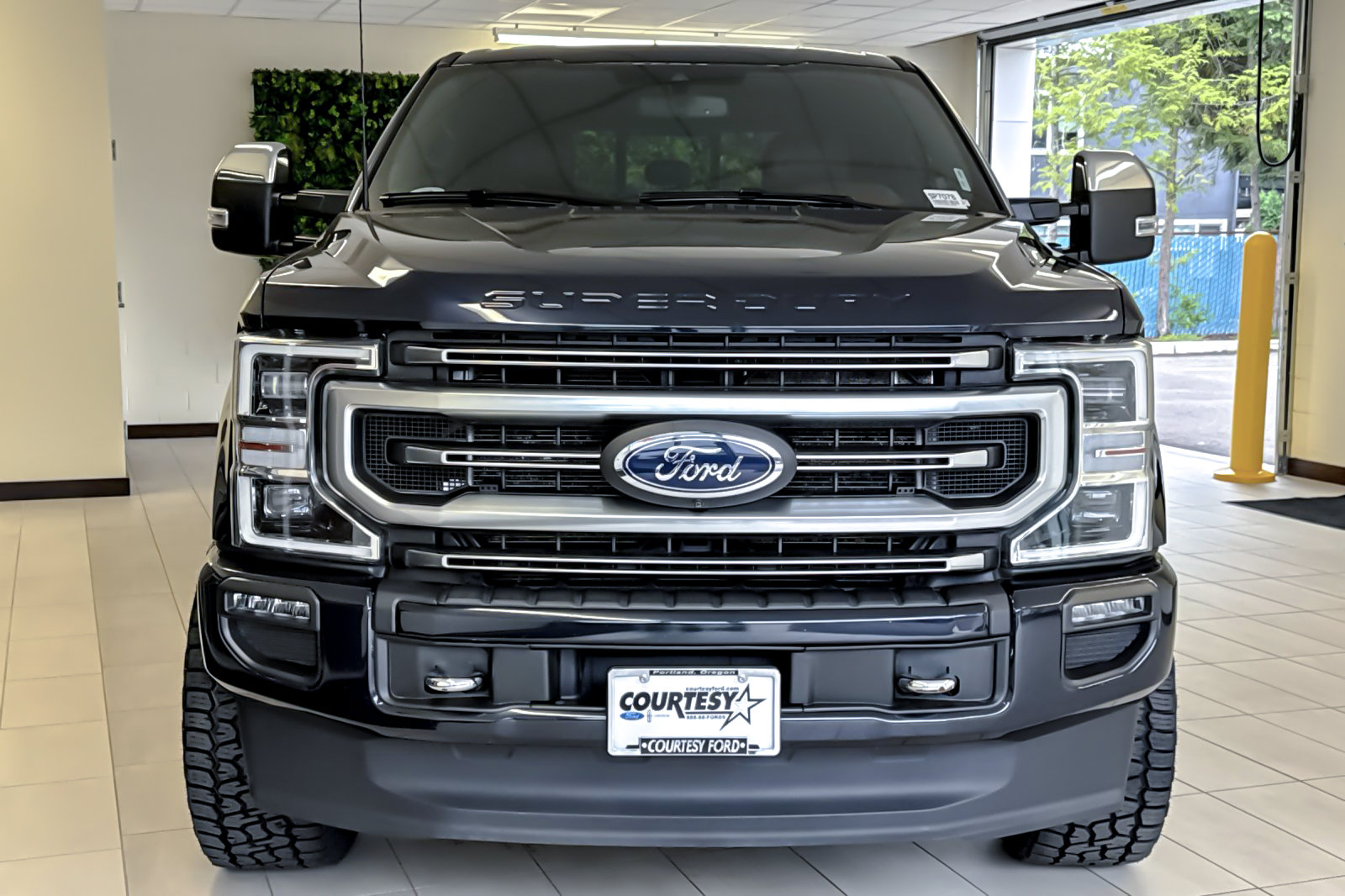 Certified 2022 Ford F350 Platinum AWD/4WD image 9
