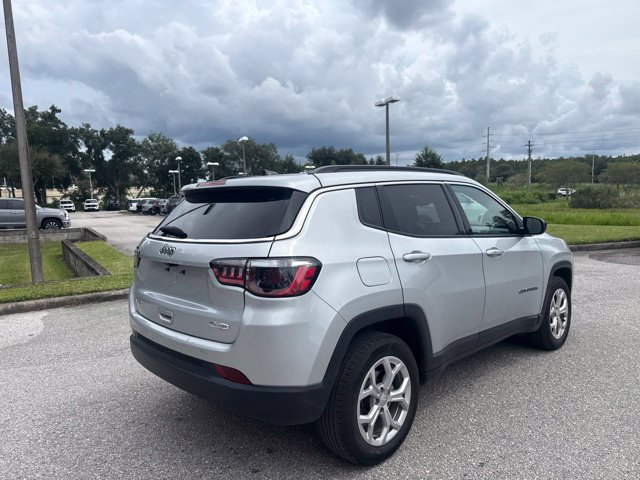 Used 2024 Jeep Compass Latitude AWD/4WD image 7