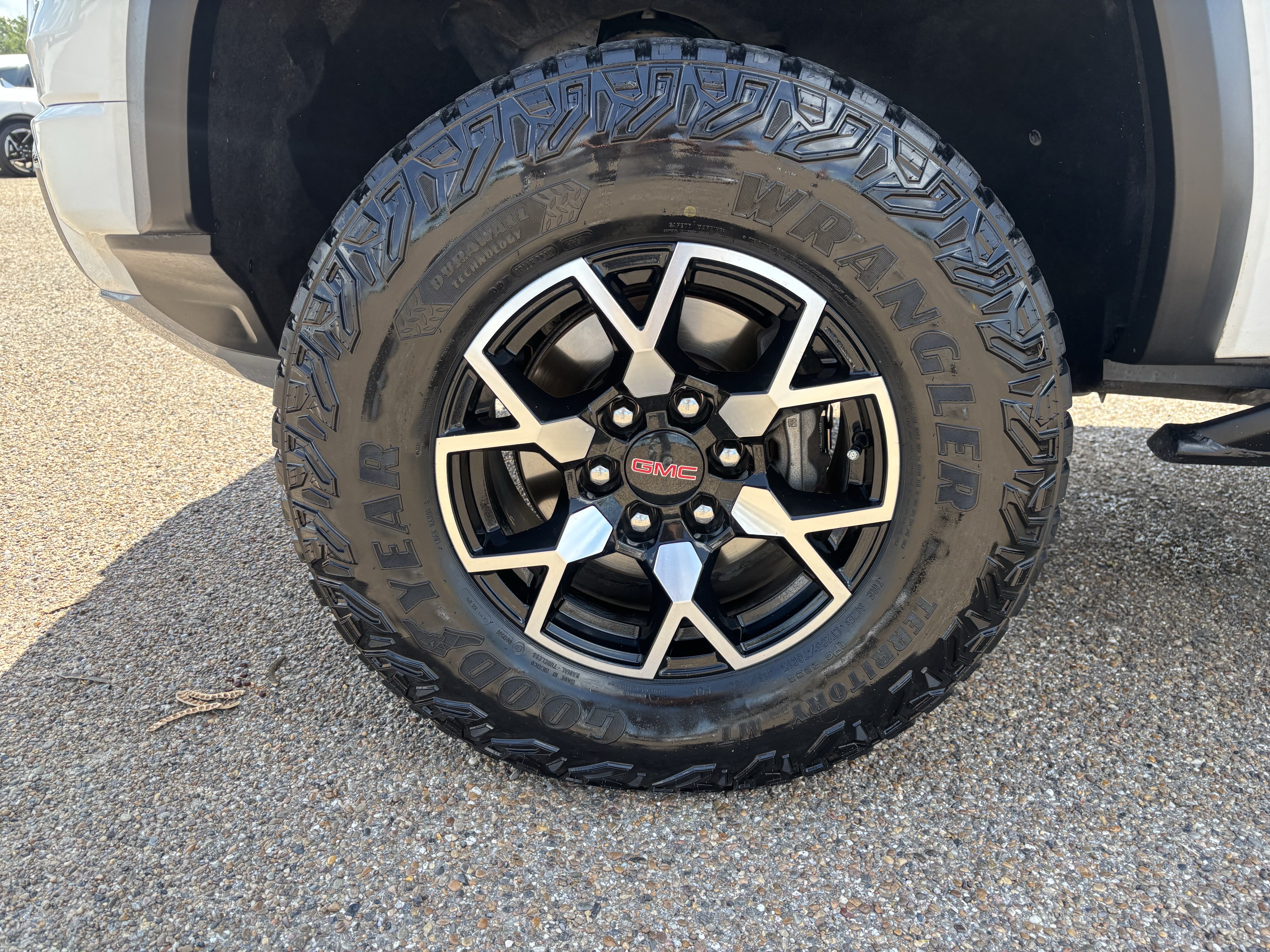 Used 2023 GMC Canyon AT4X AWD/4WD image 8
