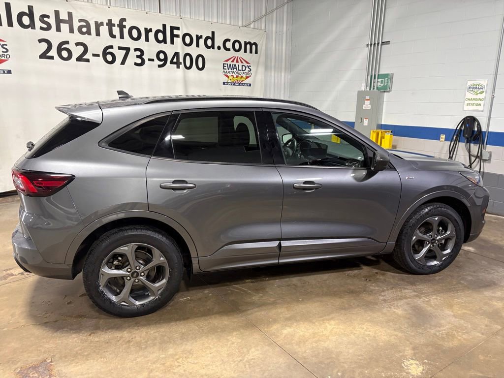 Certified 2024 Ford Escape ST-Line w/ Tech Pack #1 AWD/4WD image 11