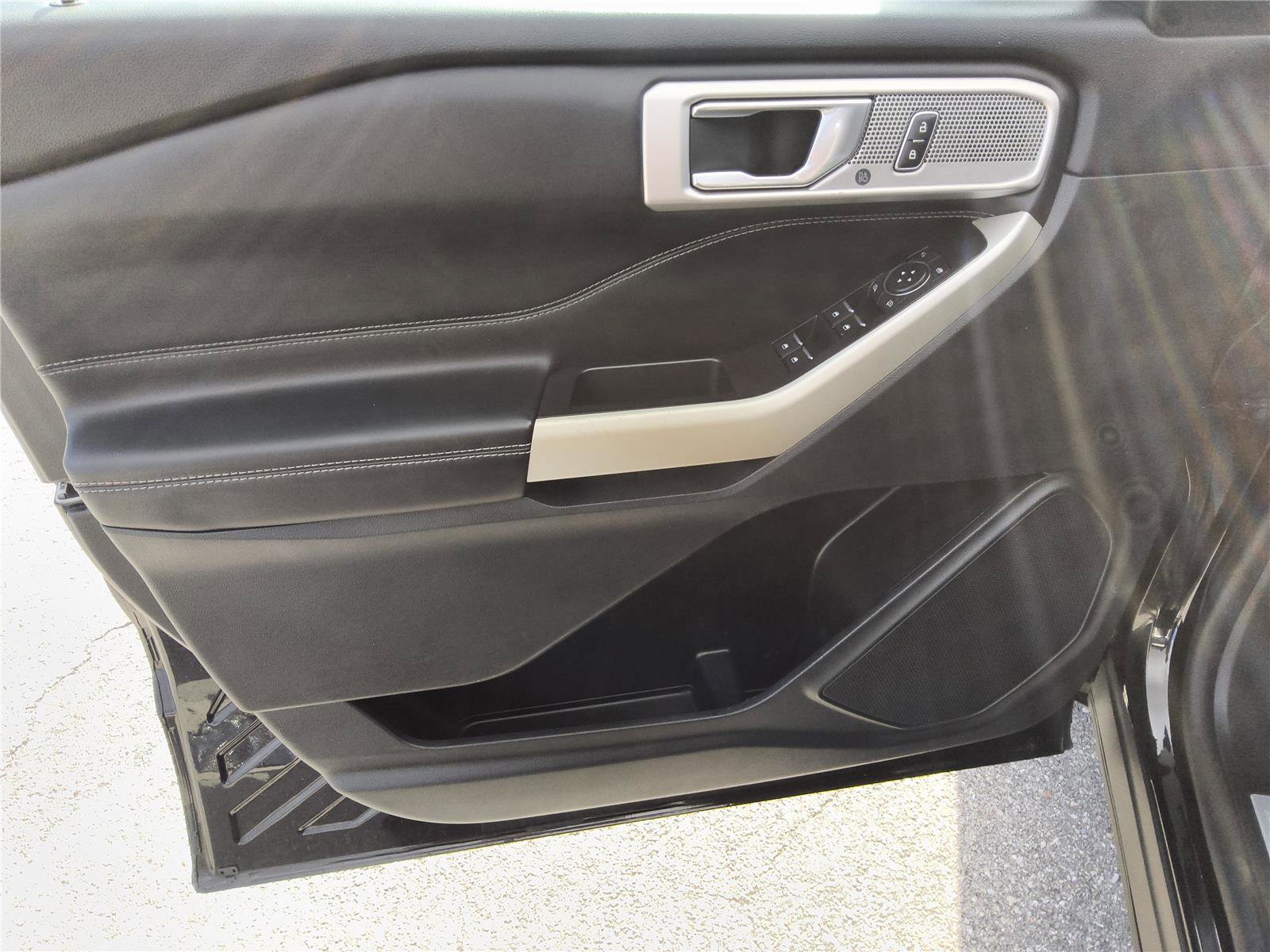 Certified 2021 Ford Explorer Limited AWD/4WD image 12