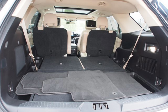 Certified 2021 Ford Explorer Limited w/ Hybrid Equipment Group 310A image 19