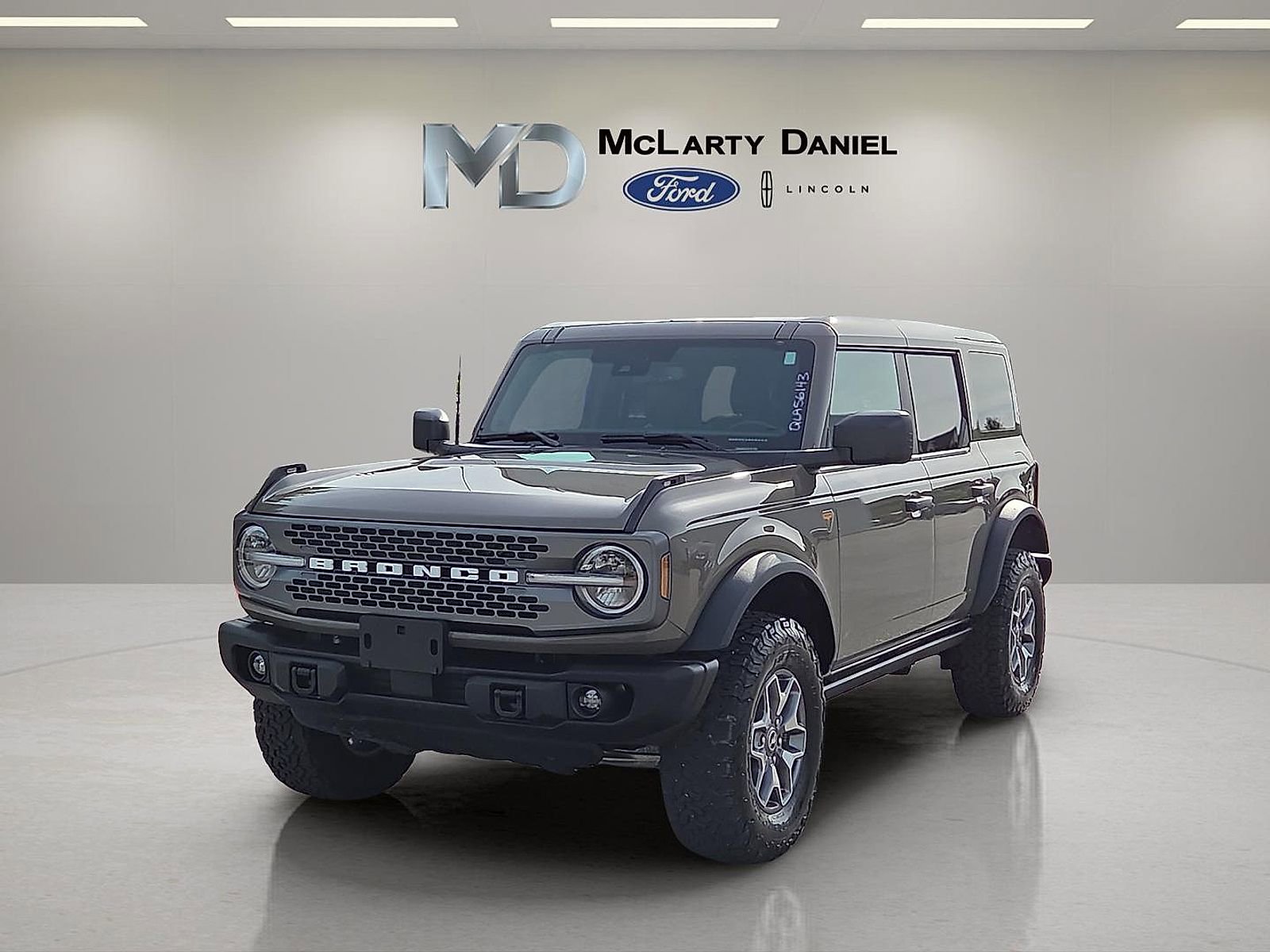 Certified 2025 Ford Bronco Badlands AWD/4WD image 2