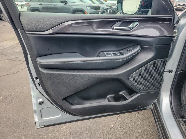 Used 2023 Jeep Grand Cherokee Altitude image 21