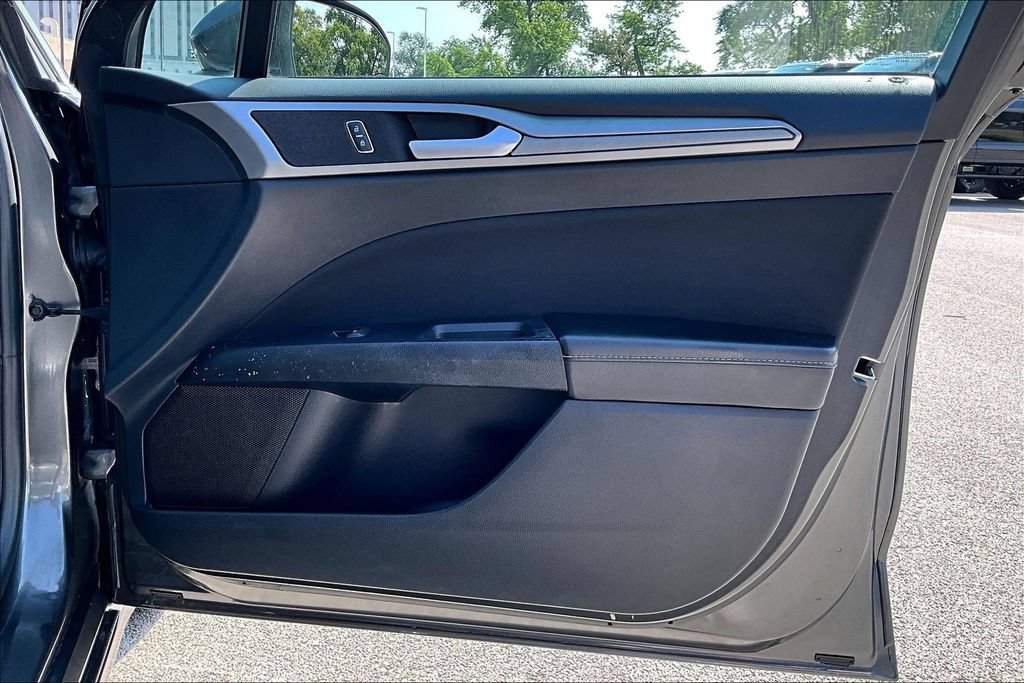 Certified 2020 Ford Fusion SE FWD image 22