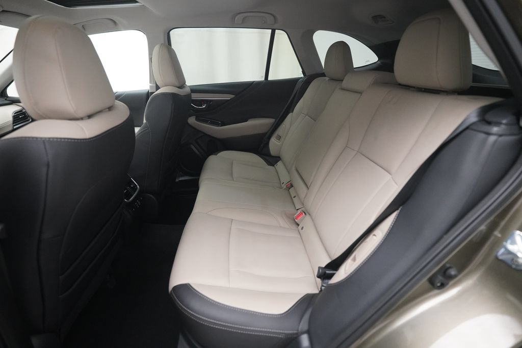 Used 2025 Subaru Outback Limited AWD/4WD image 16