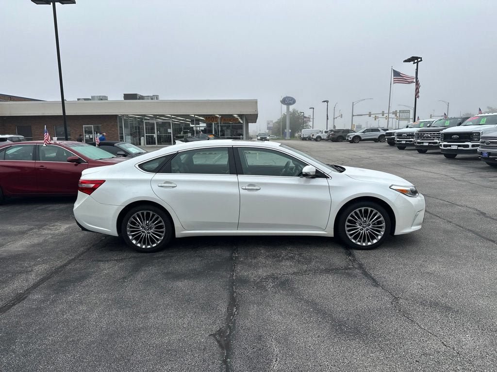 Used 2018 Toyota Avalon Limited w/ Carpet Mat Package FWD image 4
