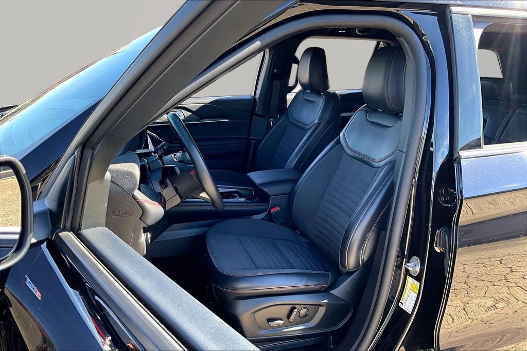 Certified 2025 Ford Explorer ST-Line w/ ST-Line Street Pack image 25