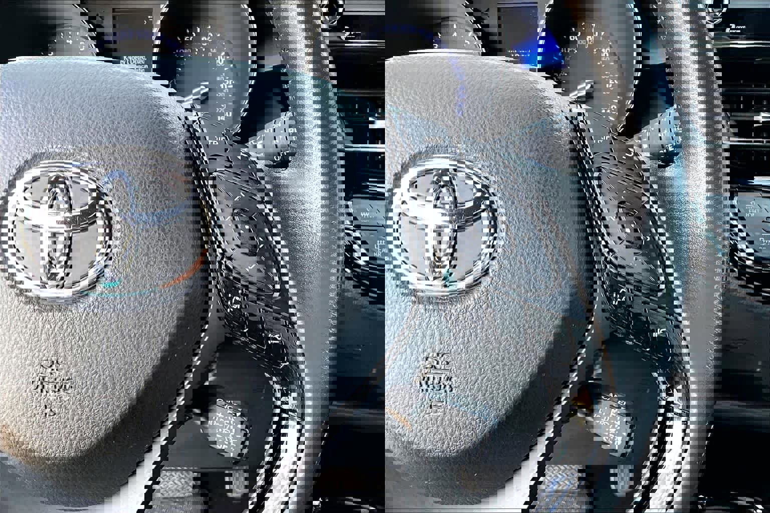 Used 2022 Toyota C-HR XLE image 24