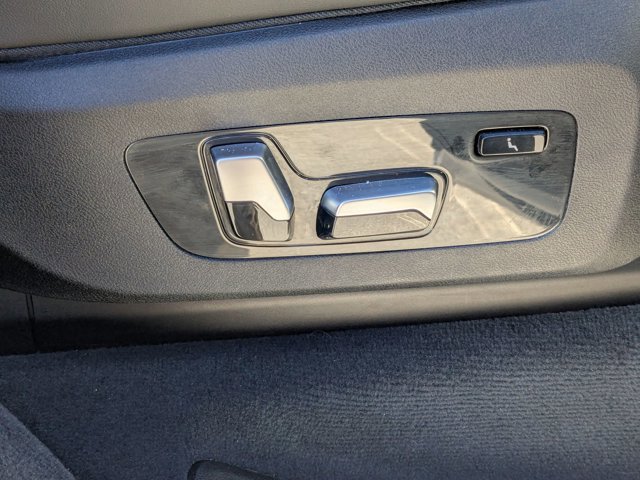 Used 2025 BMW X7 xDrive40i w/ M Sport Package image 39