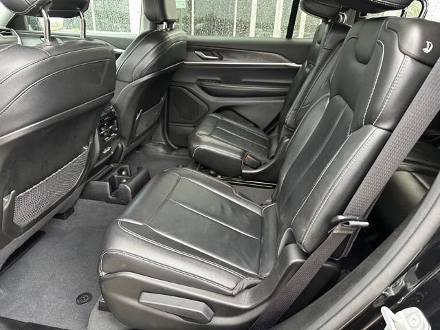 Used 2023 Jeep Grand Cherokee L Limited w/ Black Appearance Package AWD/4WD image 12