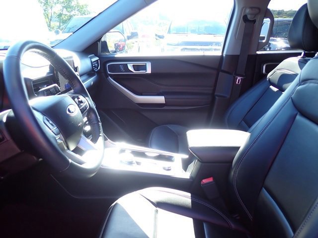 Certified 2022 Ford Explorer XLT w/ Equipment Group 202A image 16