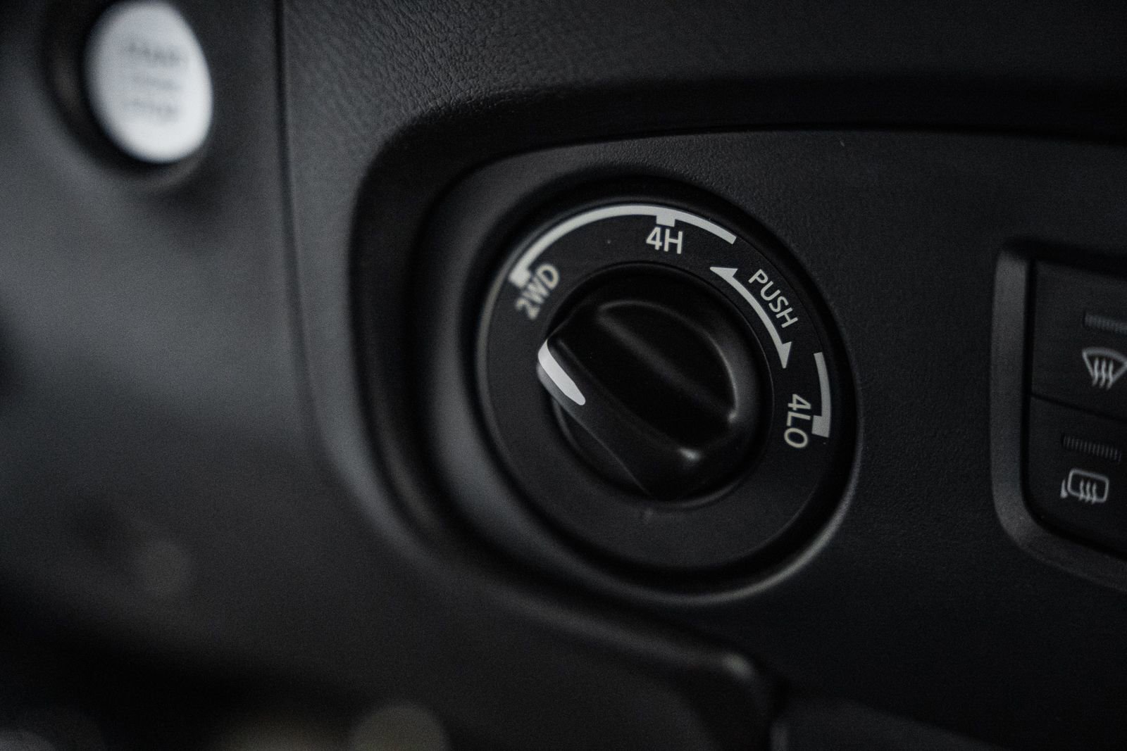 Used 2022 Nissan Frontier PRO-4X image 33