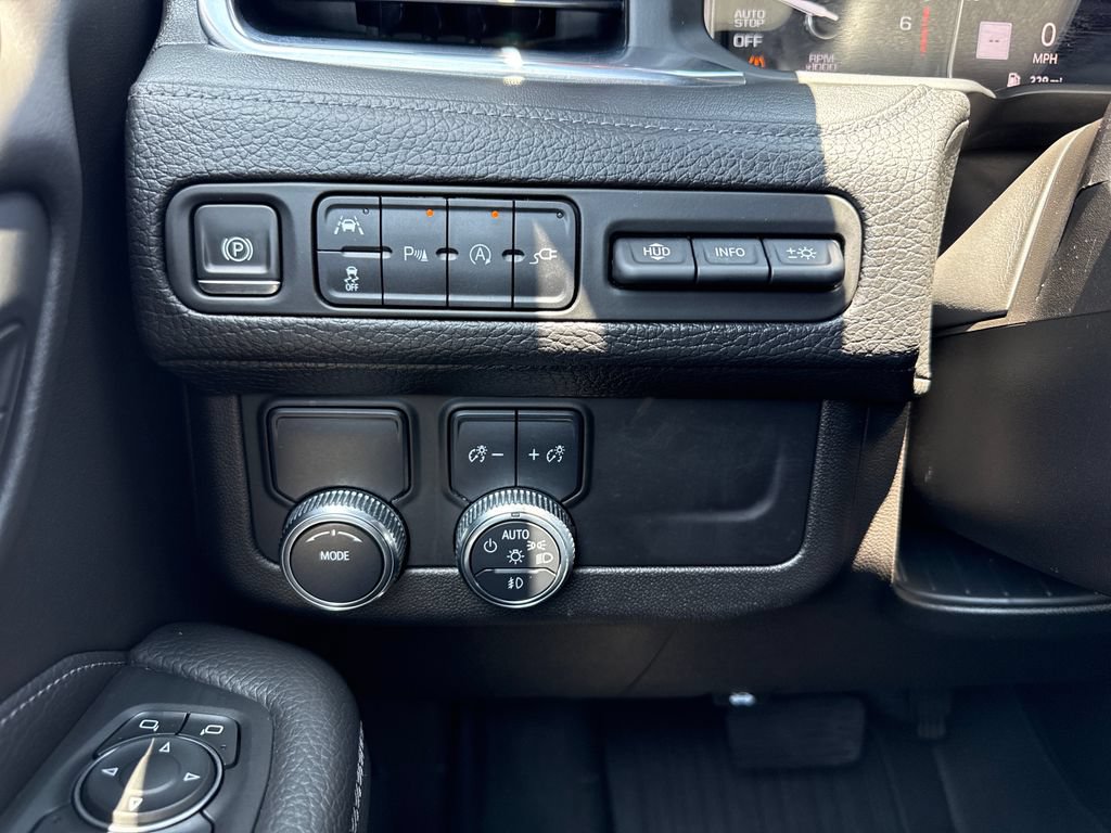 Used 2021 GMC Yukon Denali w/ Denali Premium Package RWD image 14