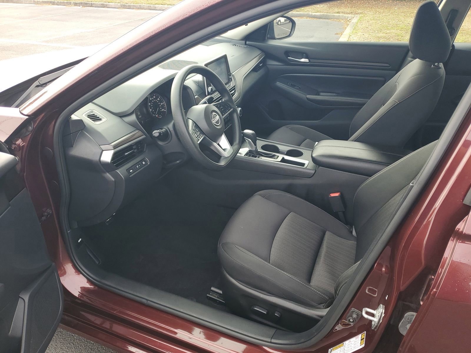 Used 2025 Nissan Altima 2.5 SV image 15