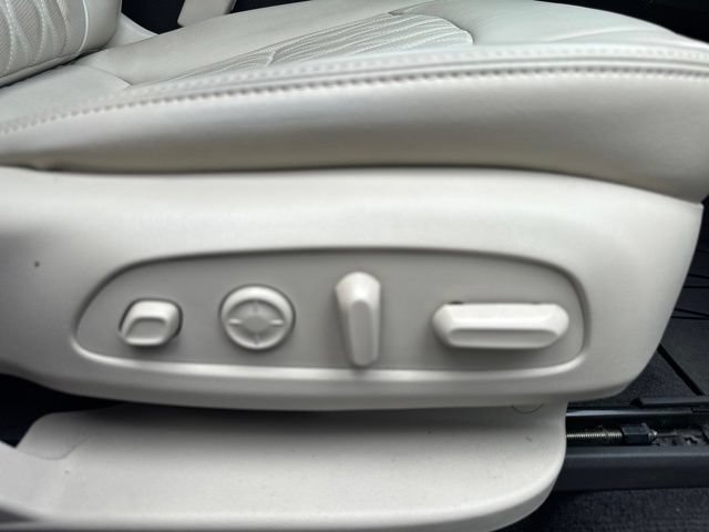 Used 2022 Buick Enclave Avenir w/ Avenir Technology Package AWD/4WD image 35