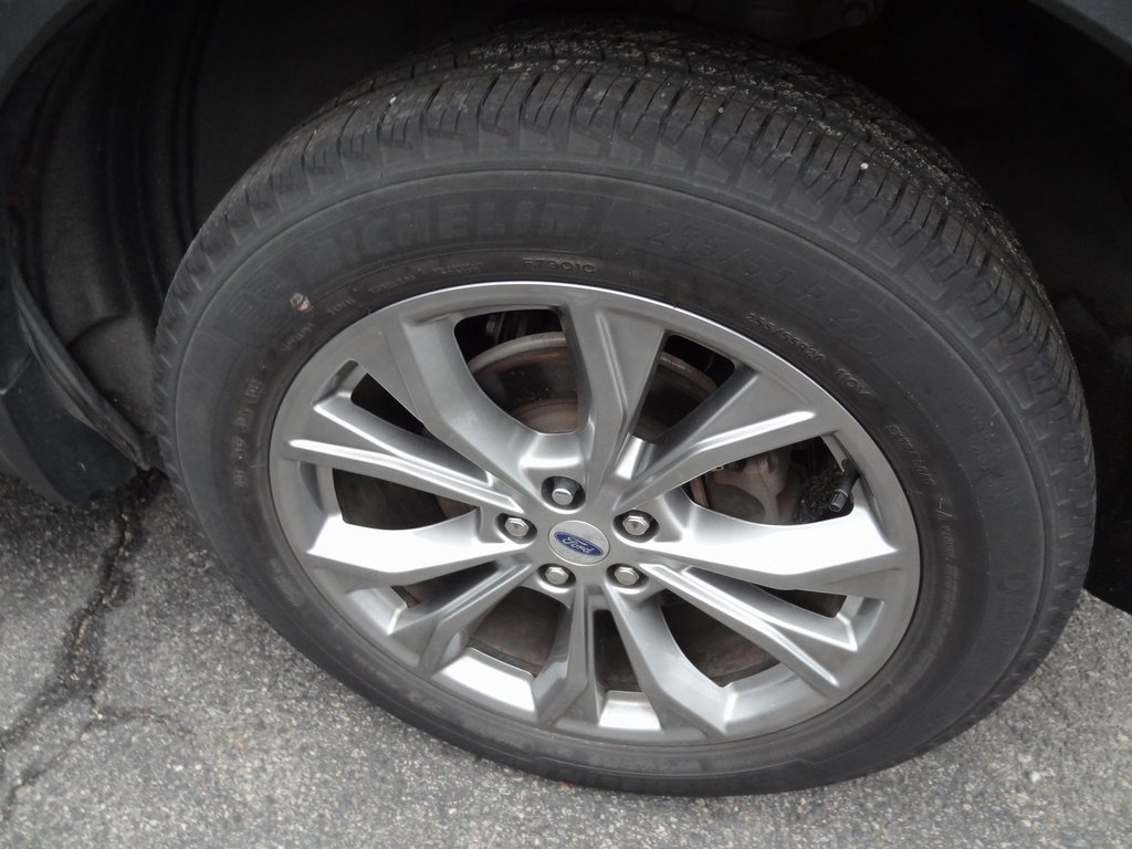 Certified 2022 Ford Explorer XLT w/ Equipment Group 202A image 8