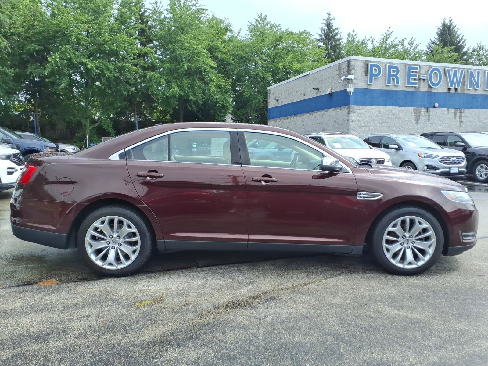 Certified 2018 Ford Taurus Limited FWD image 3