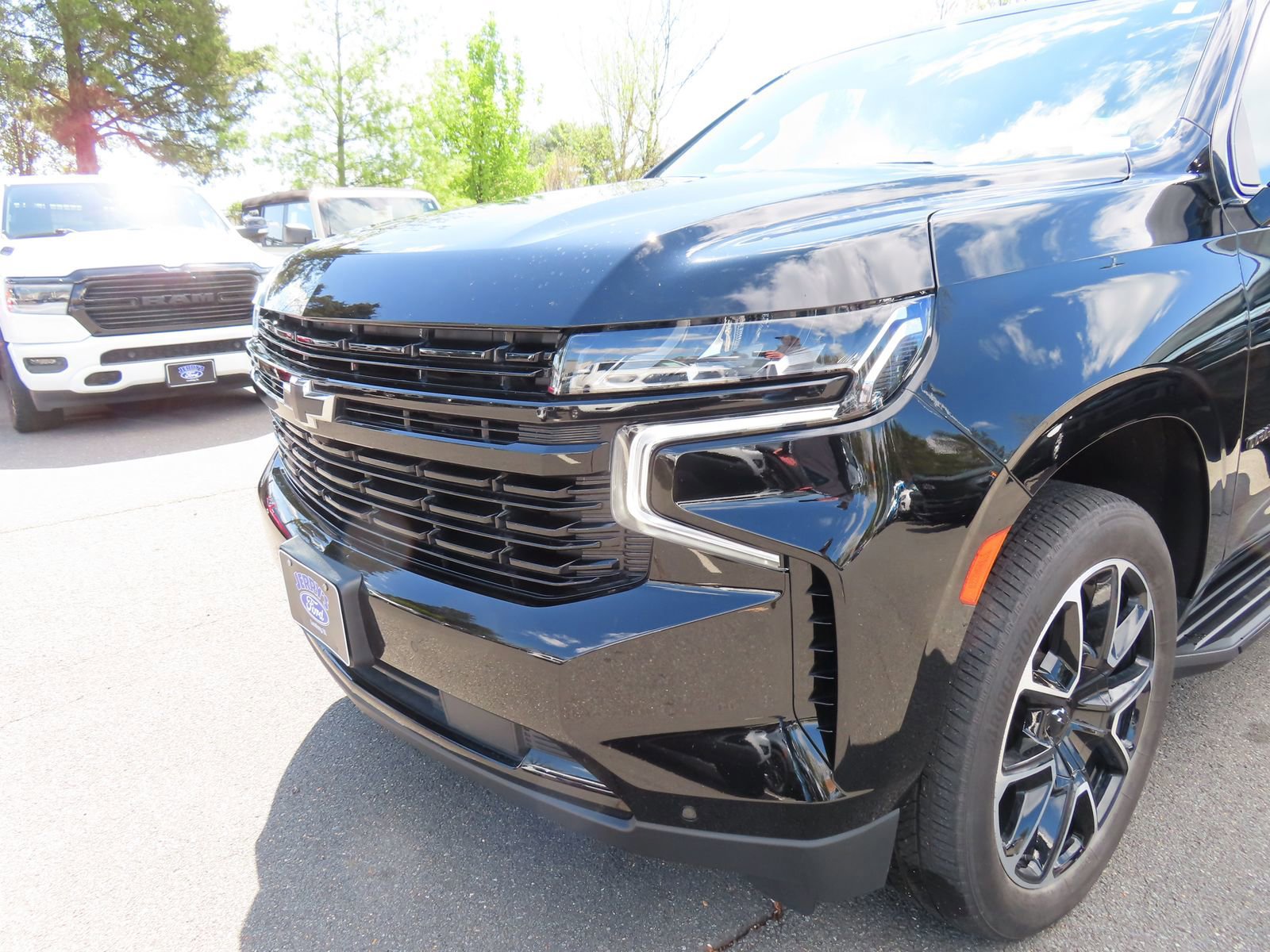 Used 2023 Chevrolet Tahoe RST w/ Luxury Package image 2