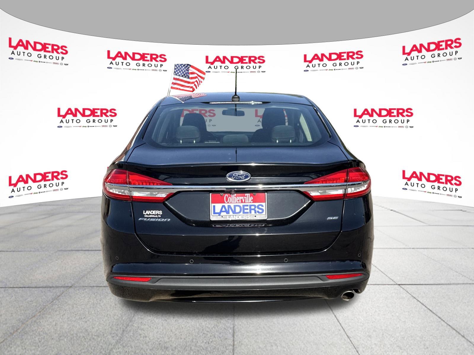 Certified 2017 Ford Fusion SE w/ Fusion SE Technology Package FWD image 4