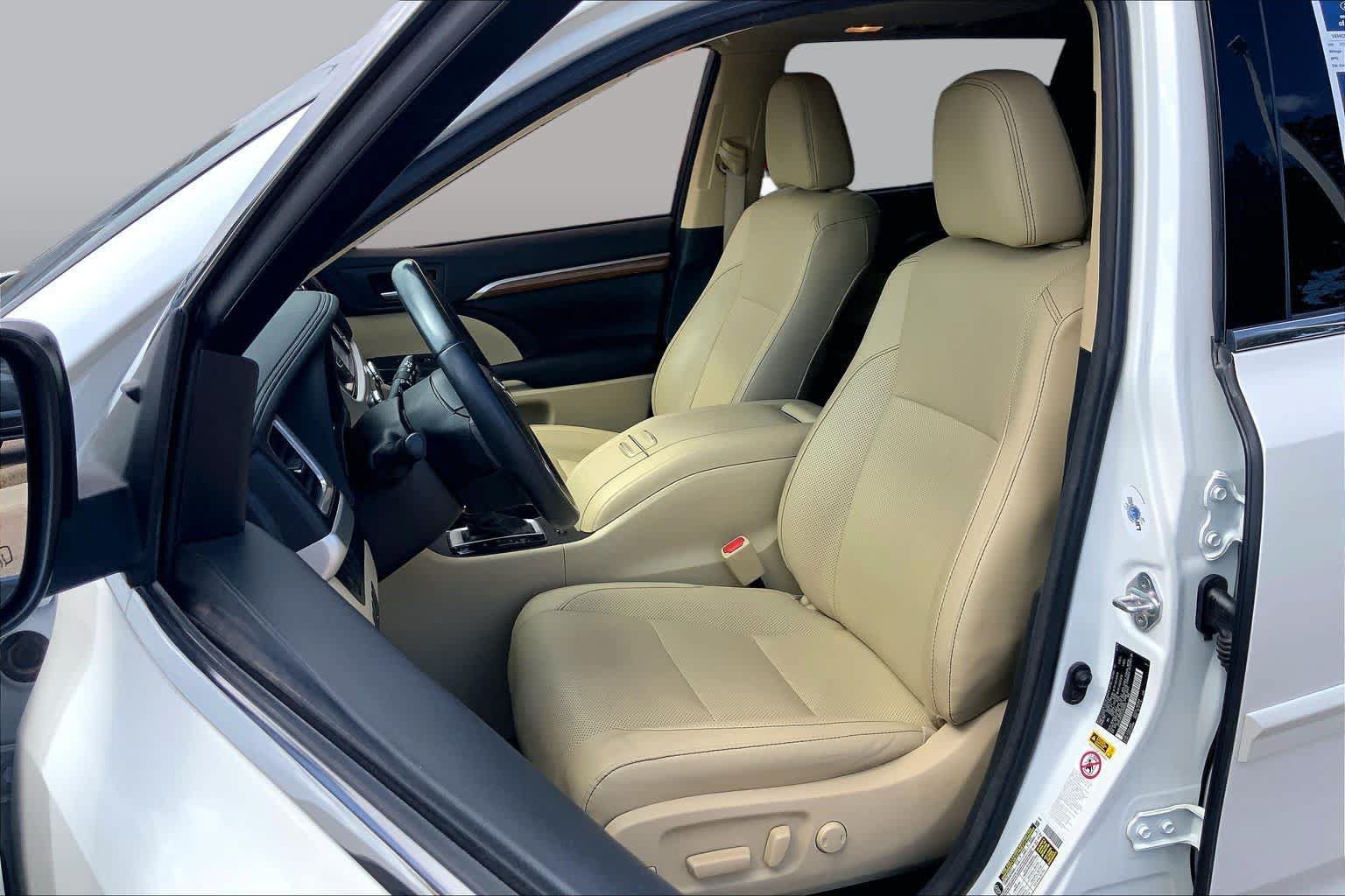 Used 2018 Toyota Highlander Limited w/ Carpet Mat Package (TMS) AWD/4WD image 8