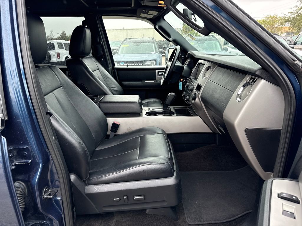 Certified 2017 Ford Expedition XLT w/ Equipment Group 202A image 27