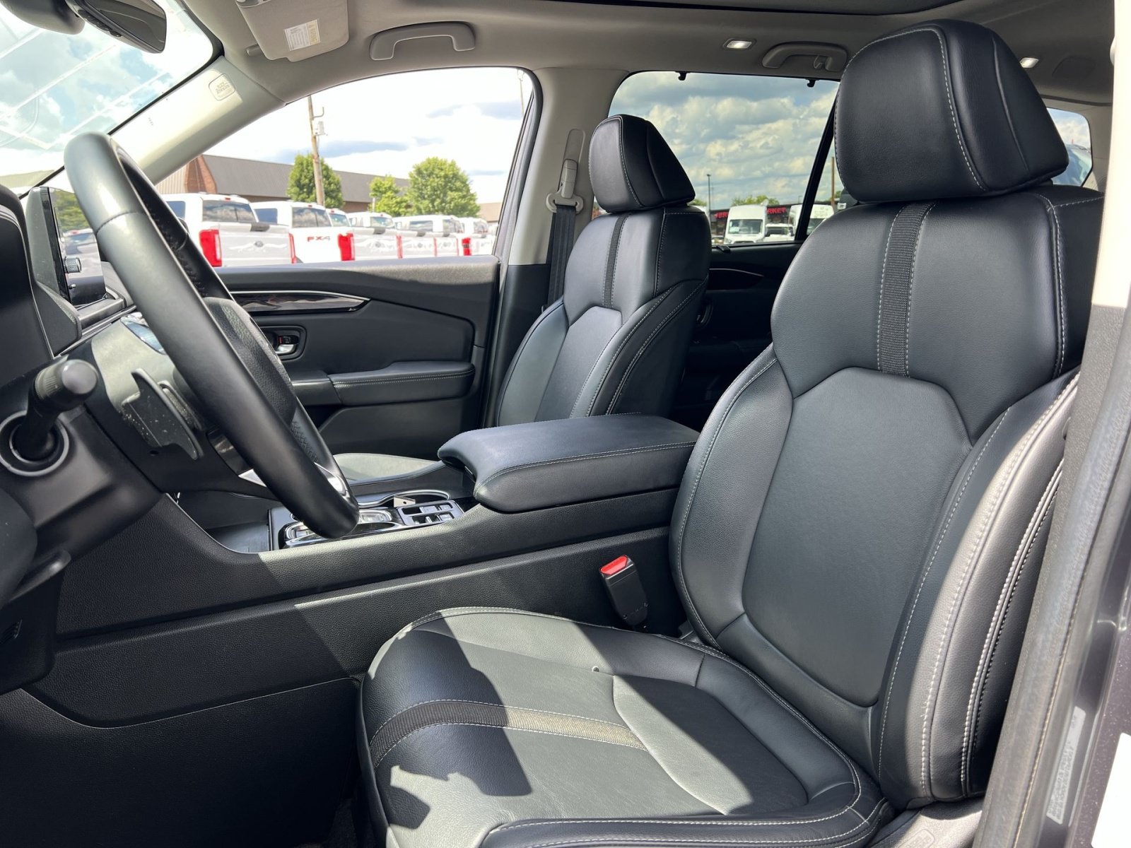 Used 2025 Honda Pilot Touring image 13