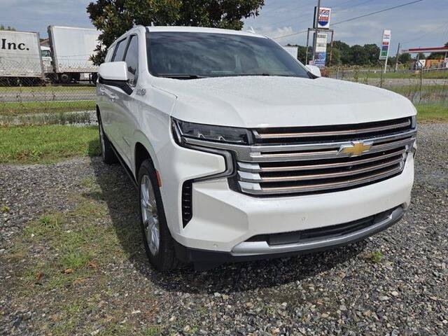 Used 2024 Chevrolet Suburban High Country w/ Premium Package RWD image 3