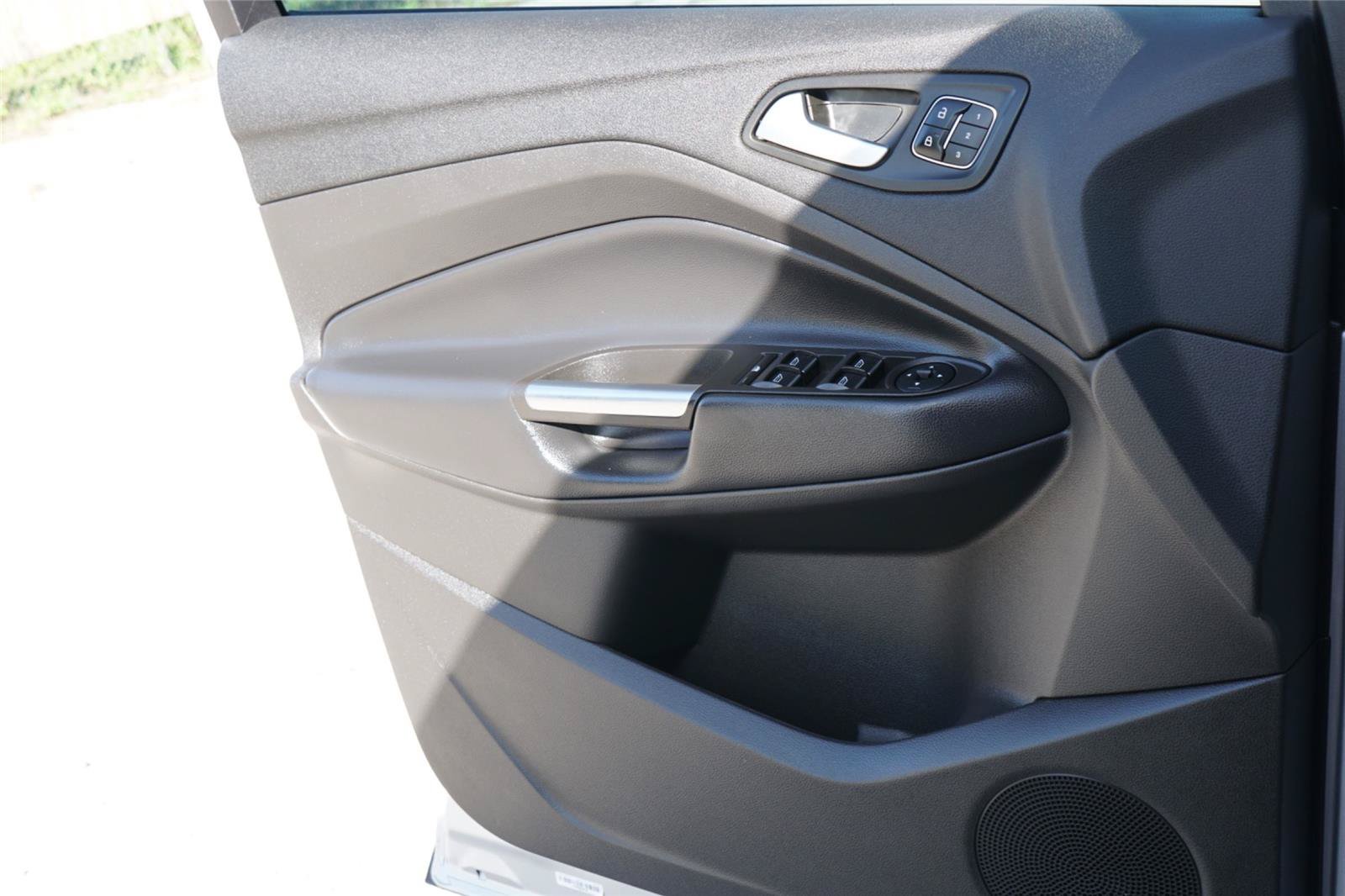 Certified 2019 Ford Escape Titanium FWD image 18