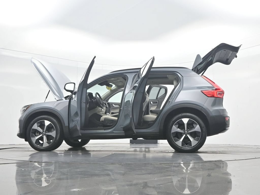 Used 2023 Volvo XC40 B4 Ultimate FWD image 51