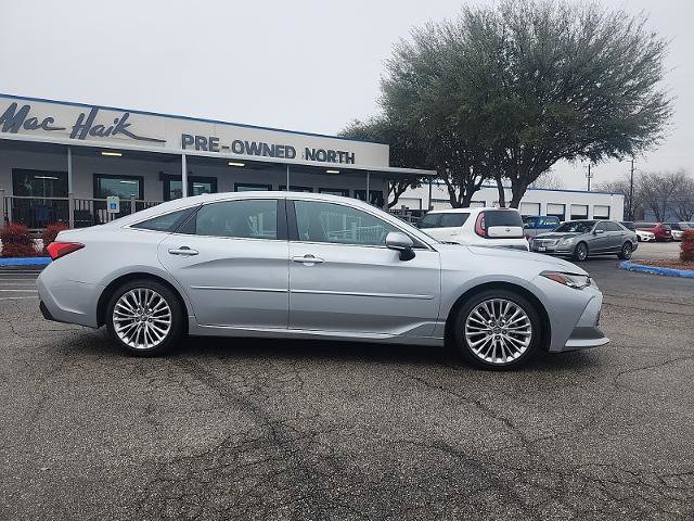 Used 2020 Toyota Avalon Limited image 2