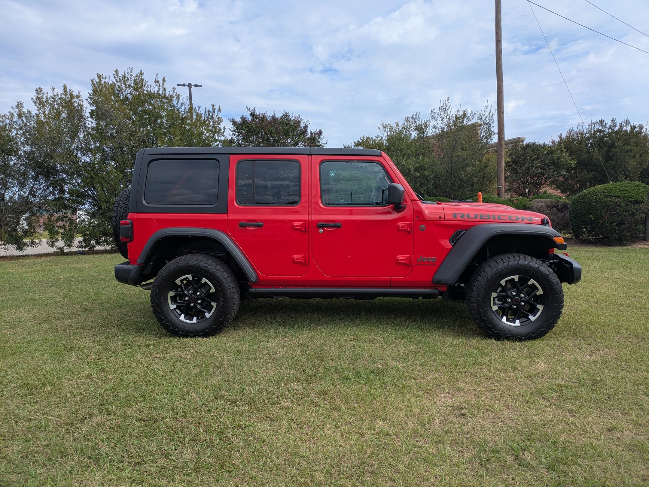 Used 2024 Jeep Wrangler Unlimited Rubicon w/ Technology Group image 3