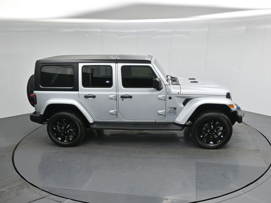 Used 2023 Jeep Wrangler Unlimited Sahara w/ Cold Weather Group image 39
