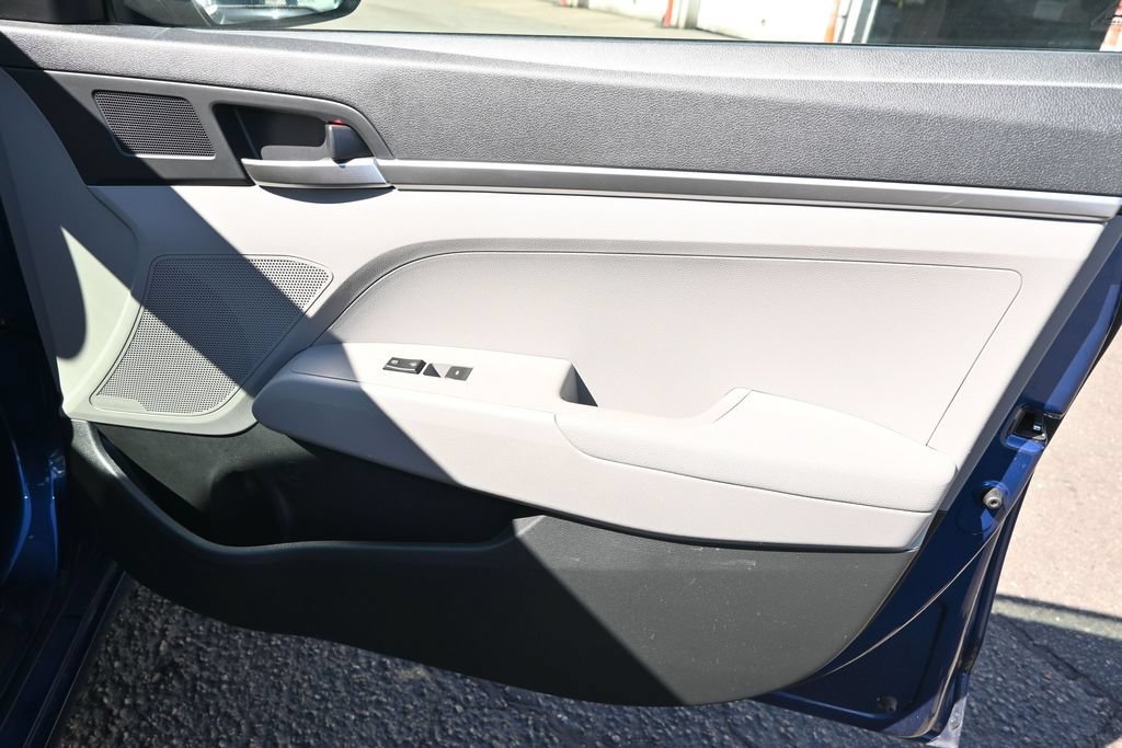 Used 2020 Hyundai Elantra SE FWD image 22