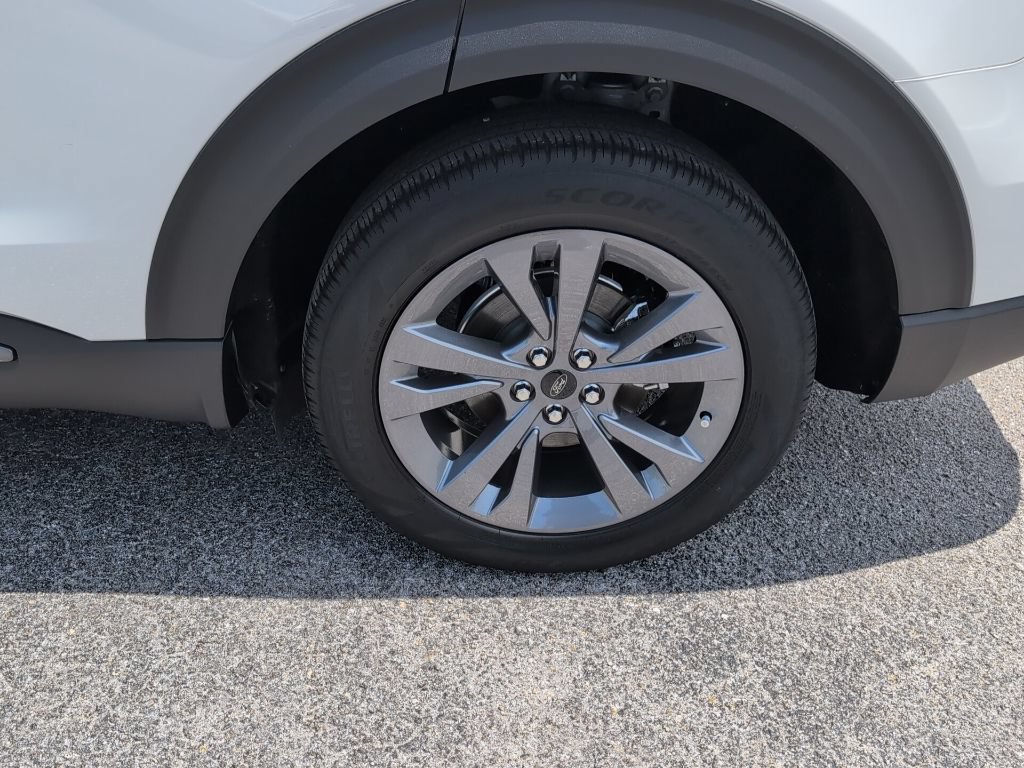 Certified 2023 Ford Explorer XLT w/ Equipment Group 202A RWD image 15