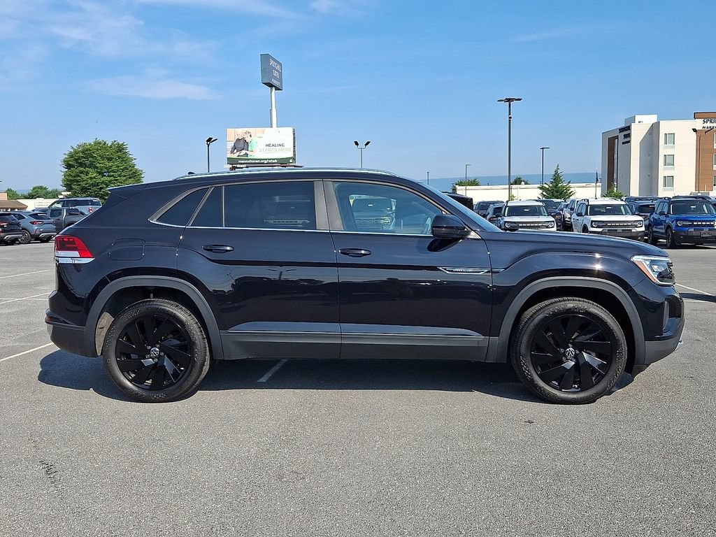Used 2025 Volkswagen Atlas Cross Sport SE AWD/4WD image 7