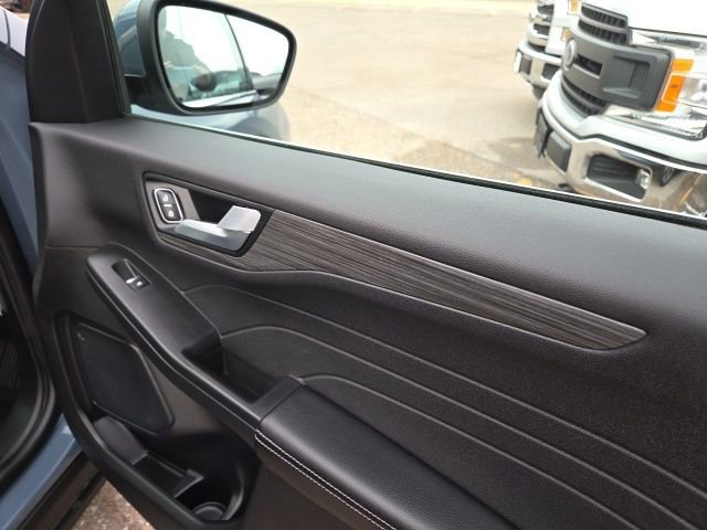 Certified 2025 Ford Escape Platinum image 38