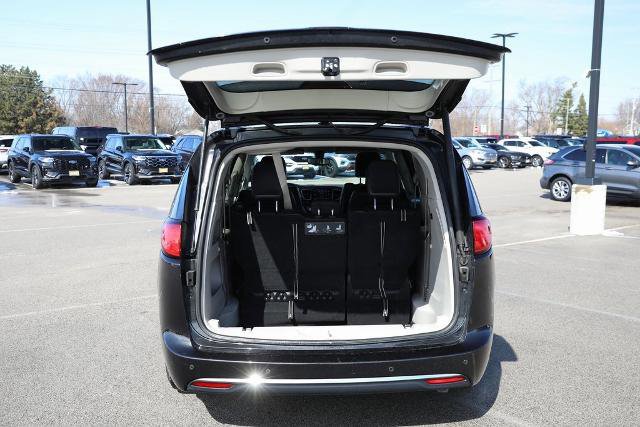 Used 2018 Chrysler Pacifica Touring-L Plus w/ Tire & Wheel Group image 14