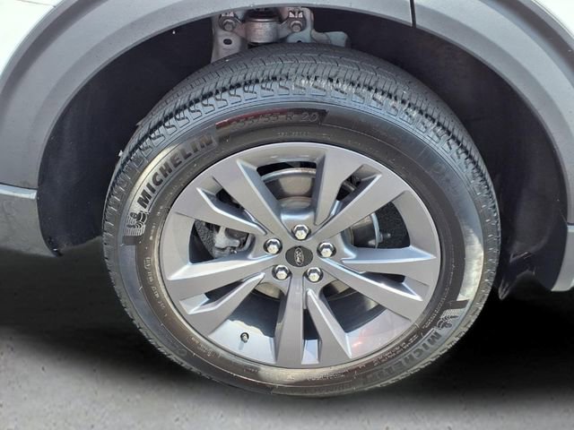 Certified 2024 Ford Explorer XLT w/ Equipment Group 202A AWD/4WD image 9