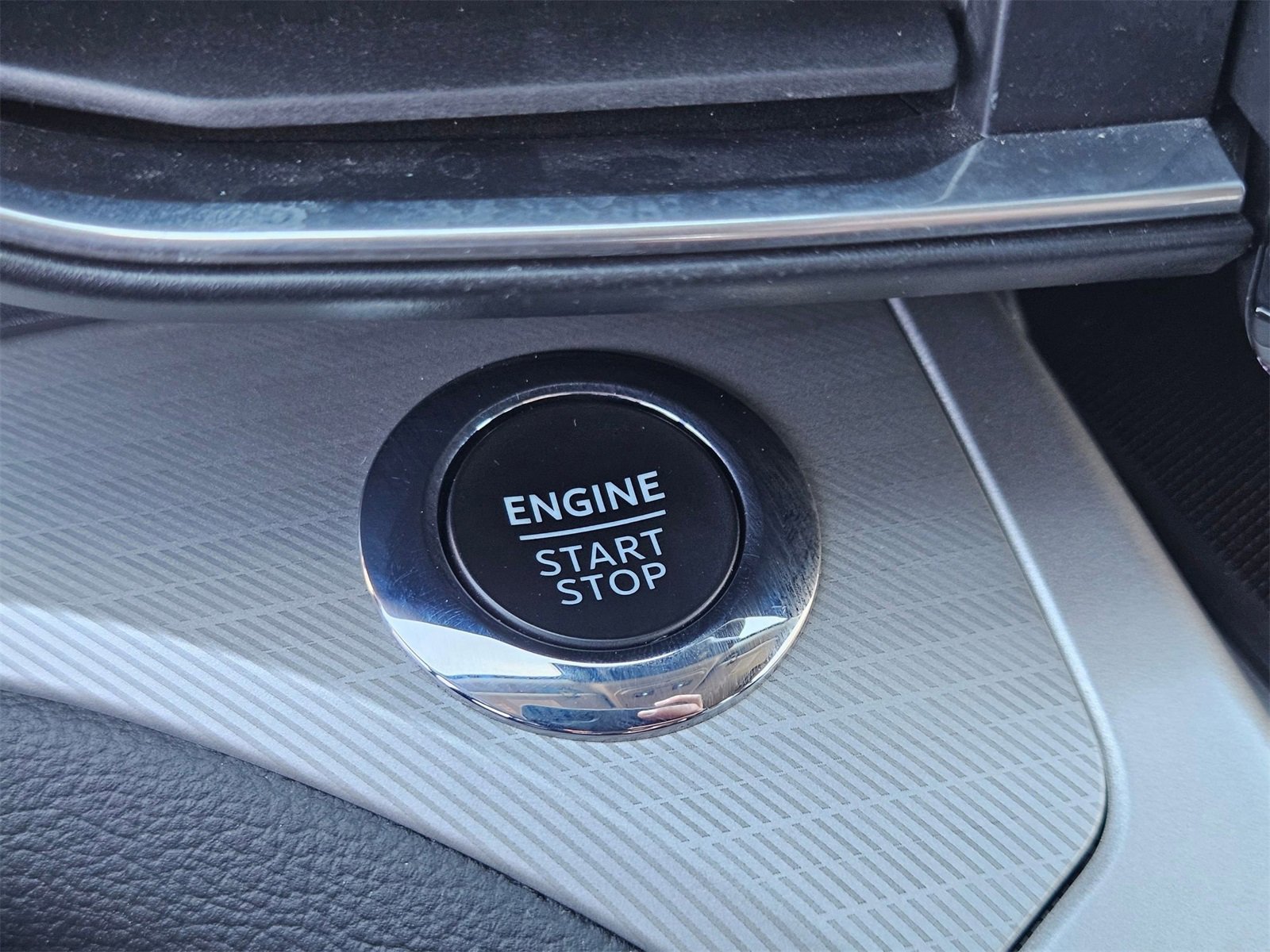 Certified 2022 Ford Explorer XLT w/ Equipment Group 202A image 16