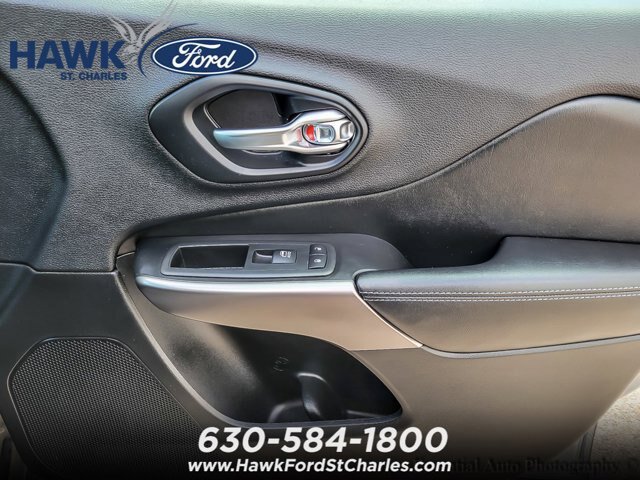 Used 2019 Jeep Cherokee Latitude Plus w/ Comfort/Convenience Group AWD/4WD image 20