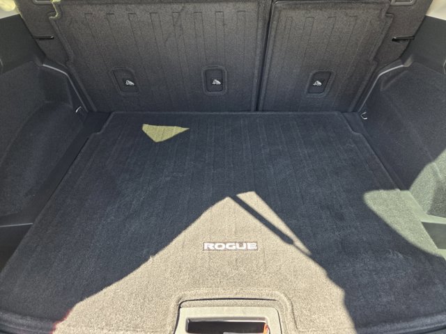 Used 2023 Nissan Rogue SV image 30