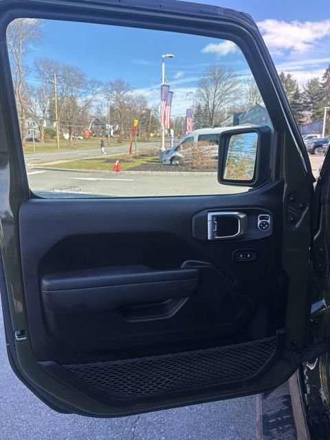 Used 2024 Jeep Wrangler Unlimited w/ Convenience Group AWD/4WD image 18