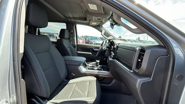 Used 2025 Chevrolet Silverado 1500 LT Trail Boss w/ Convenience Package II AWD/4WD image 11