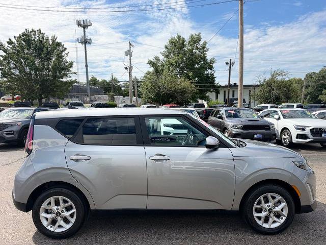 Used 2025 Kia Soul LX w/ LX Technology Package FWD image 9