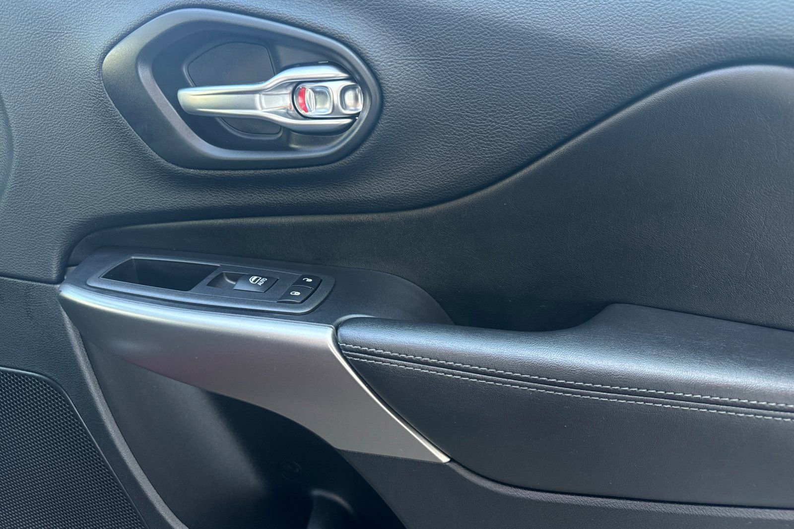 Used 2020 Jeep Cherokee High Altitude image 18