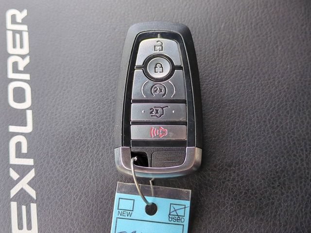 Certified 2023 Ford Explorer Platinum w/ Technology Package AWD/4WD image 30