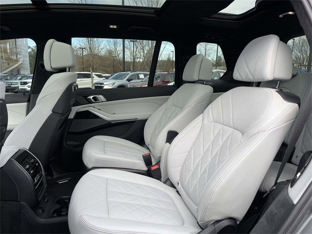 Used 2023 BMW X7 xDrive40i w/ M Sport Package image 17