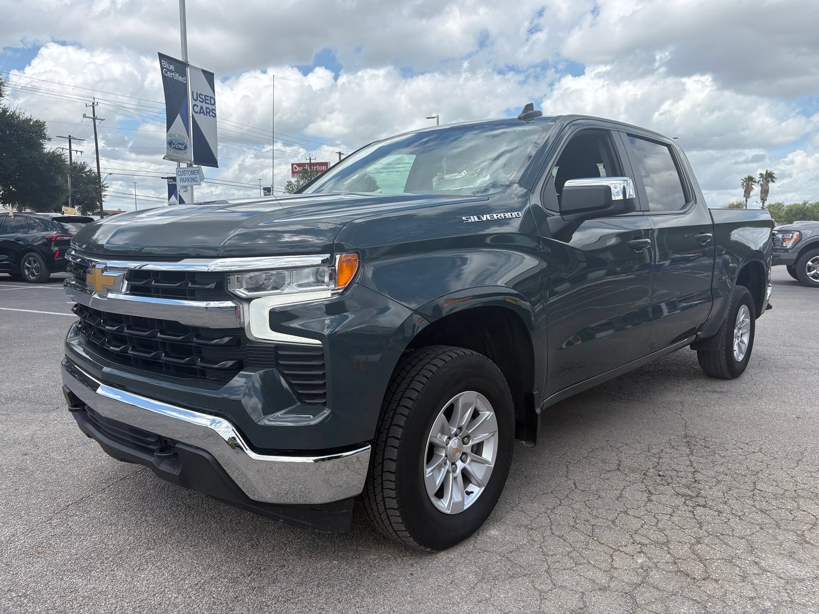 Used 2025 Chevrolet Silverado 1500 LT AWD/4WD image 7